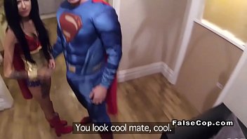 Muker marabilla cachando con superman